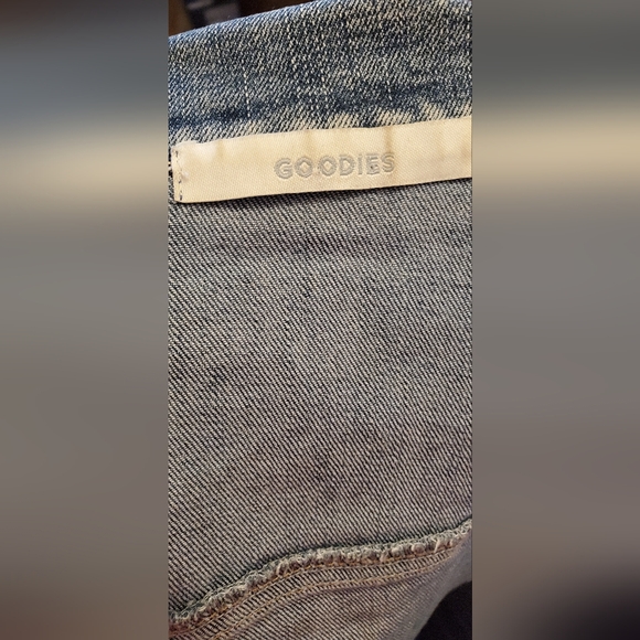 Jean Jacket With Embroided Rose Patches & Pearls - Picture 9 of 10